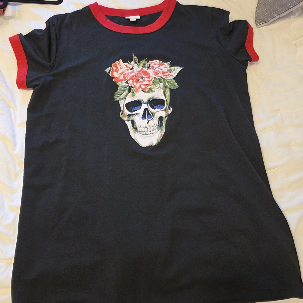 LuLaRoe Black and Red Skull Graphic T-Shirt